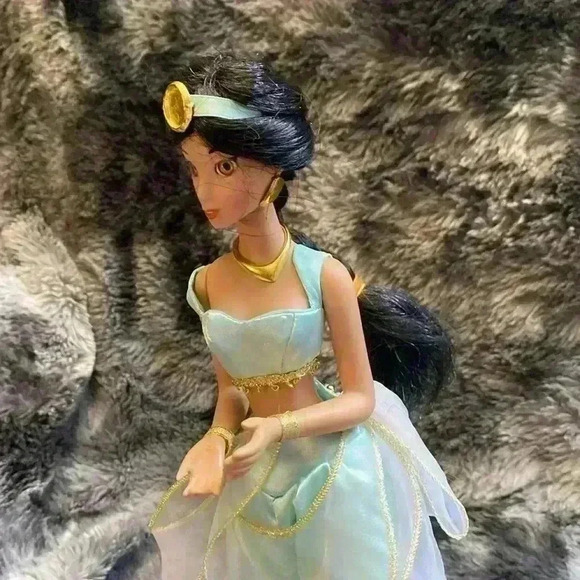 Disney Jasmine Porcelain Doll Brass  Key KeepSakes AWholeNewWorld Magic - Picture 16 of 16